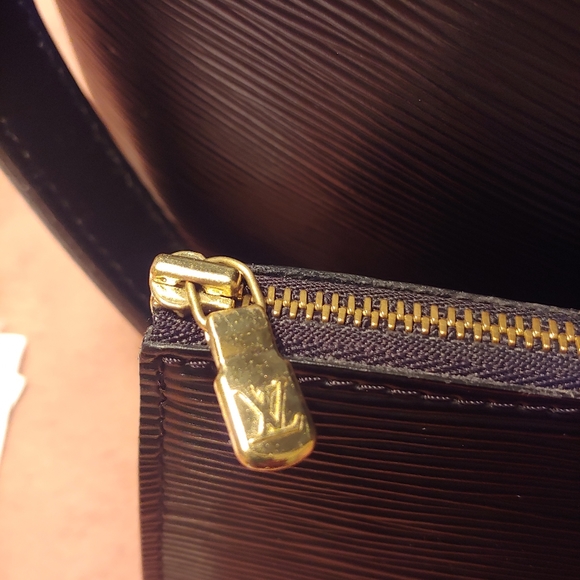 Louis Vuitton Noe Bag with detachable wallet - Picture 9 of 9